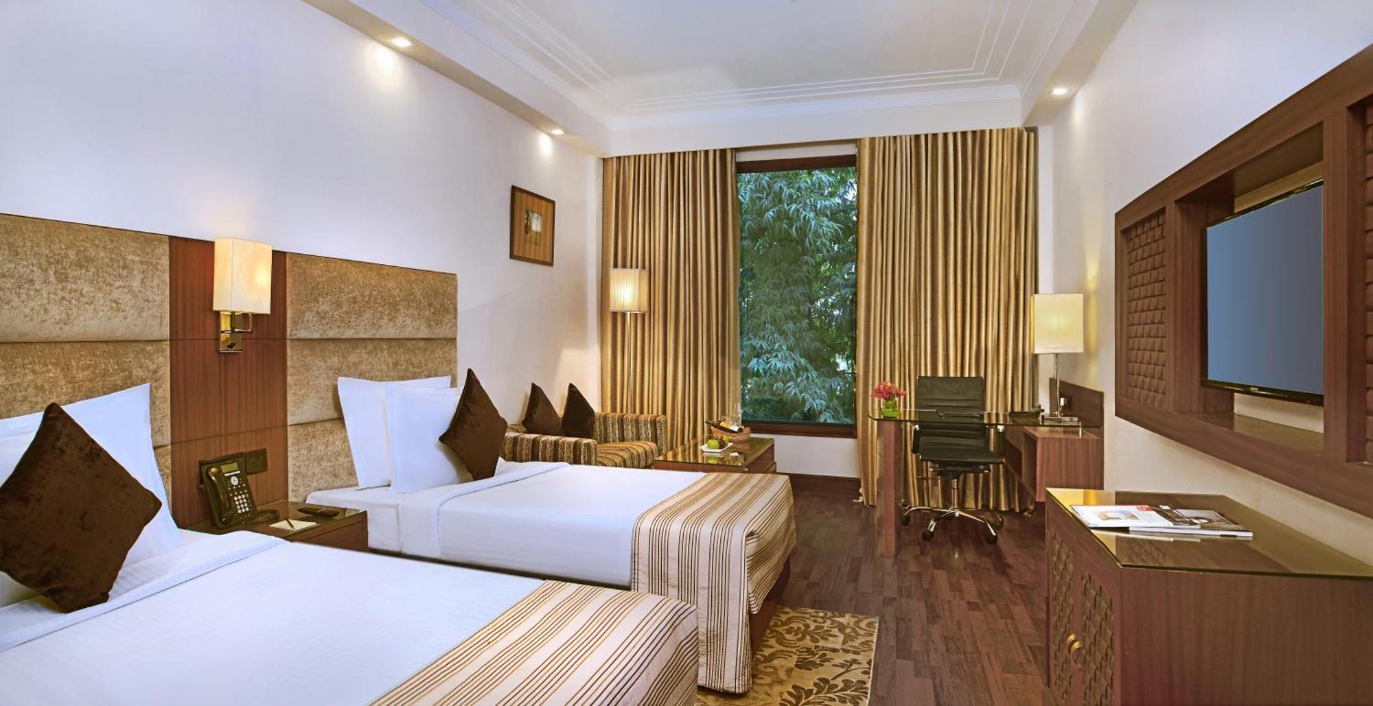 The Bristol Hotel Gurgaon Exterior photo